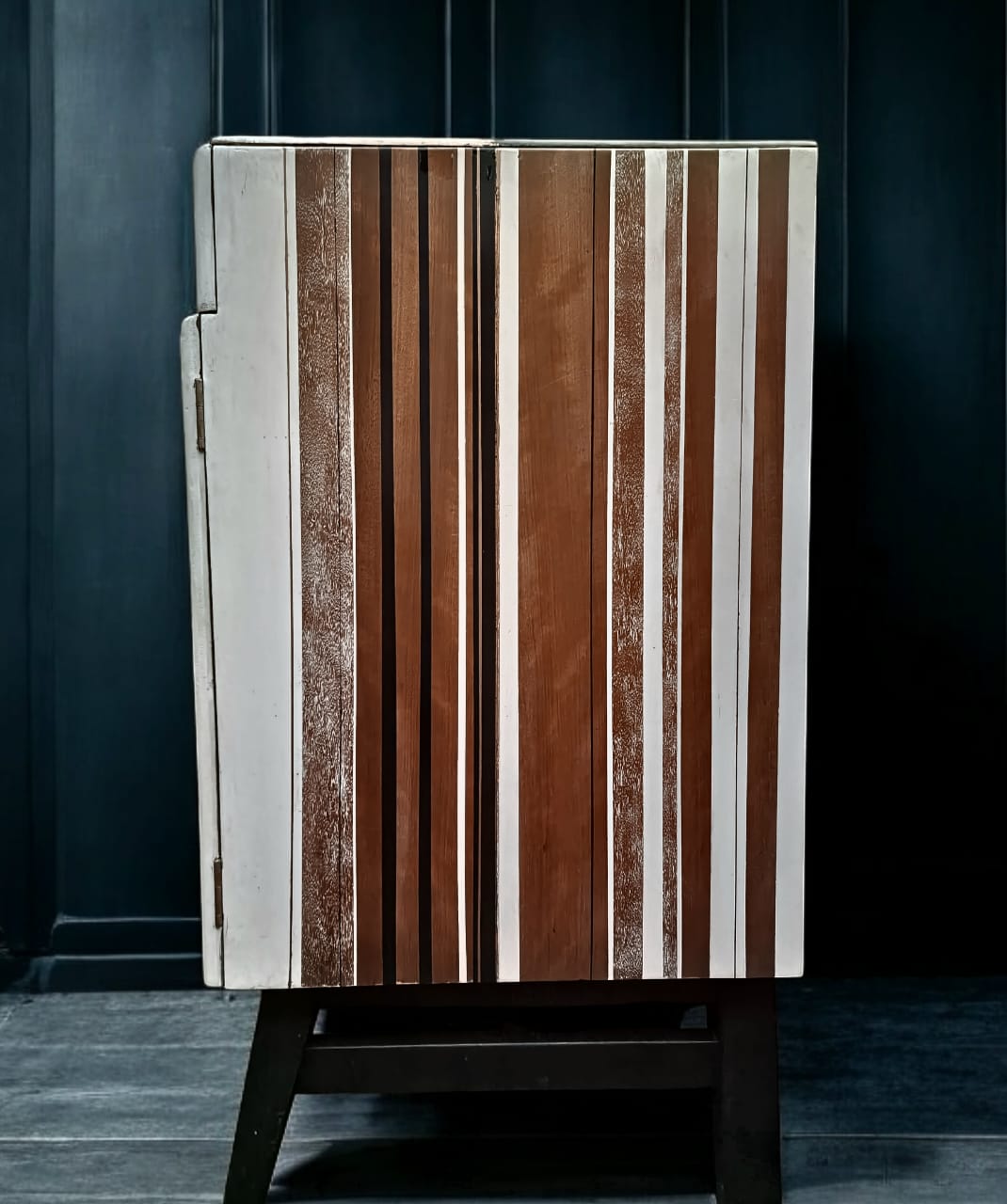 Mid-Century Modern MCM Bespoke Luxury Beautility Sideboard Drink Cabinet Modern